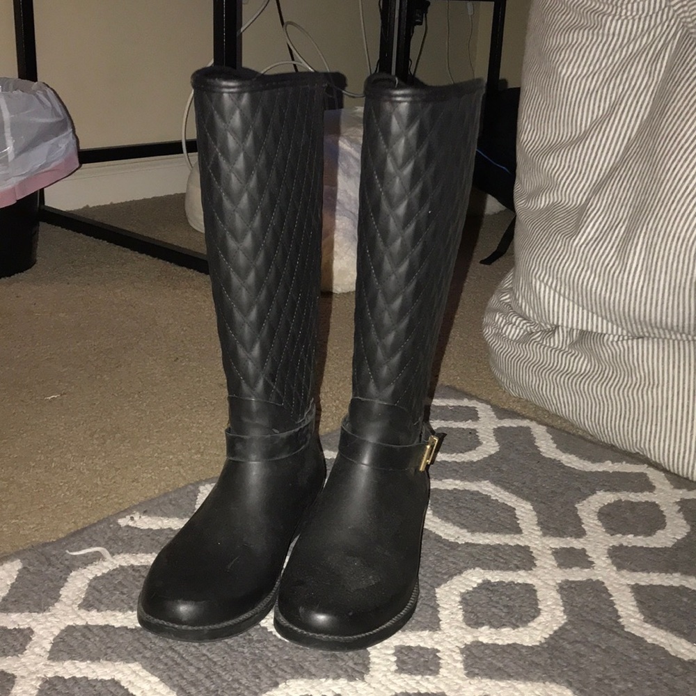 rubber rain boots